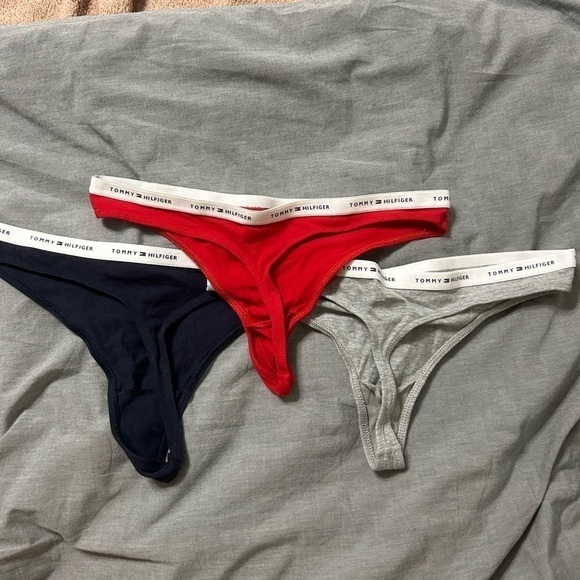 Tommy Hilfiger 3 Pack of Thongs - Picture 4 of 5